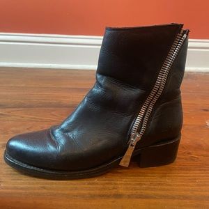 Frye booties size 8.5B excellent condition!